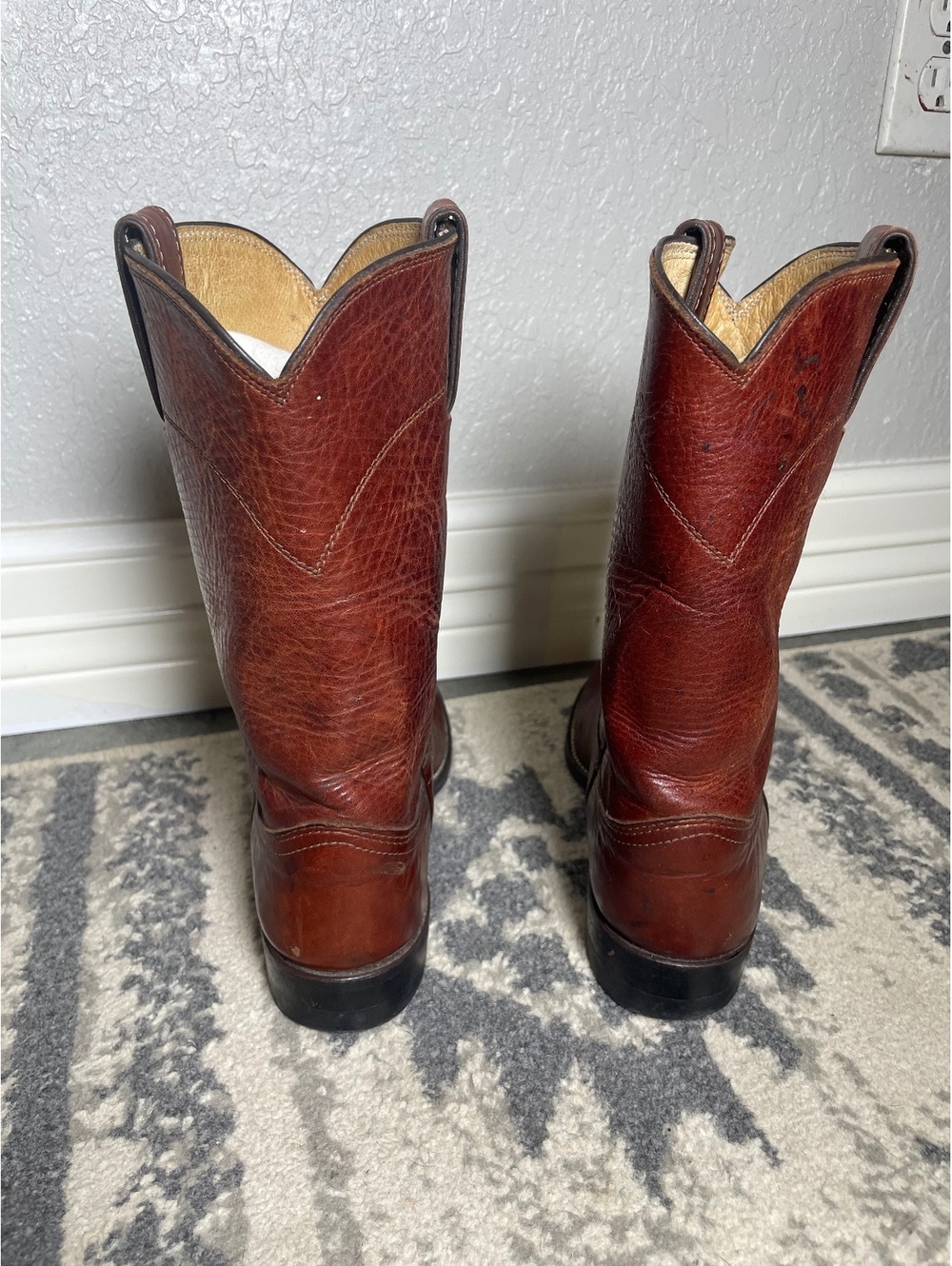 Women’s Justin solid brown redwood leather vintage round toe boot size 6 B - Picture 6 of 12